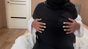 Arab milf Jasmine without panties Thumb