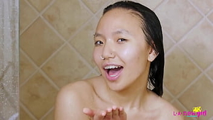 Sexy Asian Teen took a shower Thumb