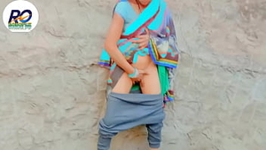 Indian Desi roboplx bhabhi ne saree show karke dikhai palambar vale ke chut ghar chudai Gand Thumb